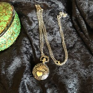 NWOT silvertone Watch Locket Necklace w/hearts 💕